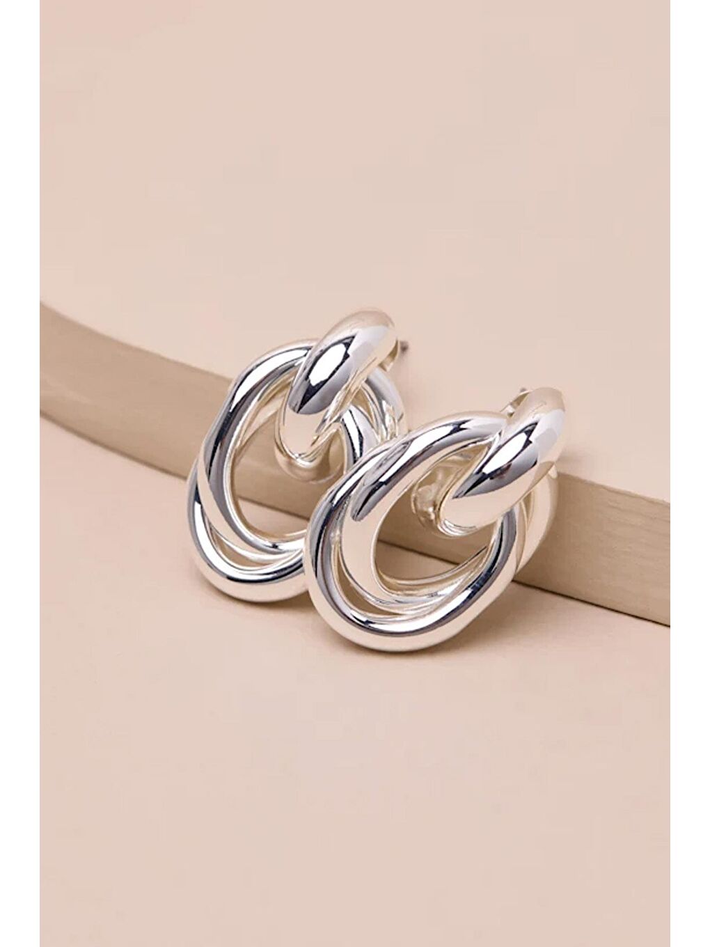 Gri Gümüş Renk Halka Detaylı Çelik Küpe-4