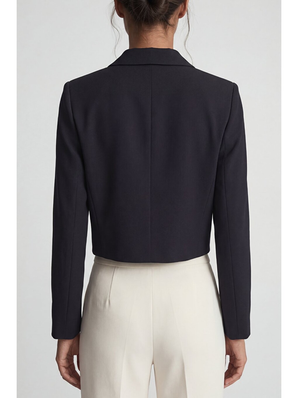 Siyah Kadın Regular Fit Çift Düğme Detaylı Crop Blazer Ceket – Modern Tasarım-3