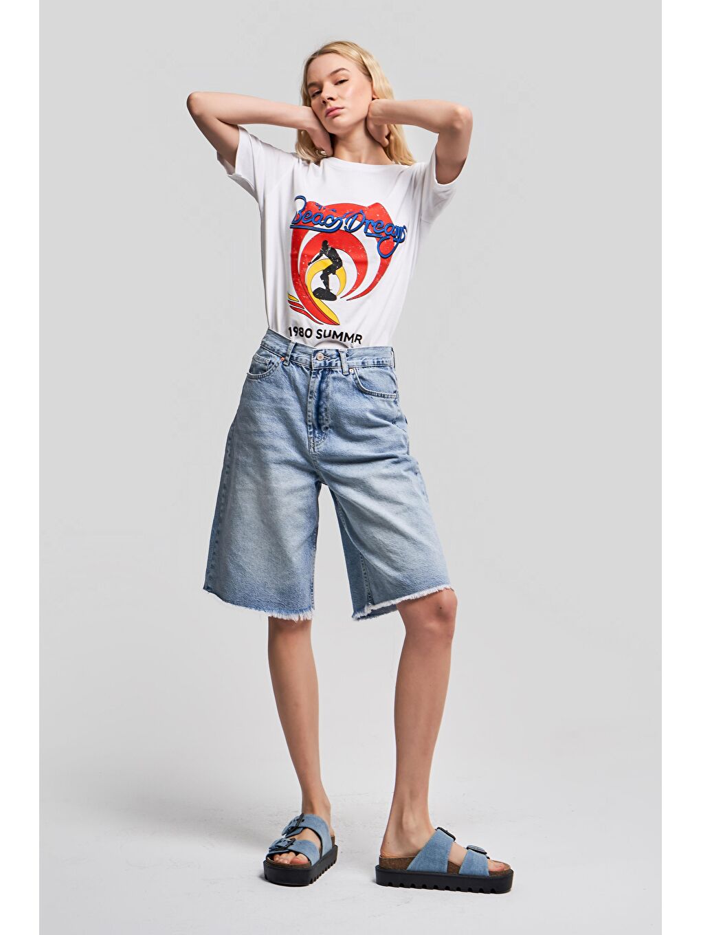 it's basic Beyaz Kadın Beyaz Renk Ön ve Arka Baskılı Oversize Retro T-shirt - 4