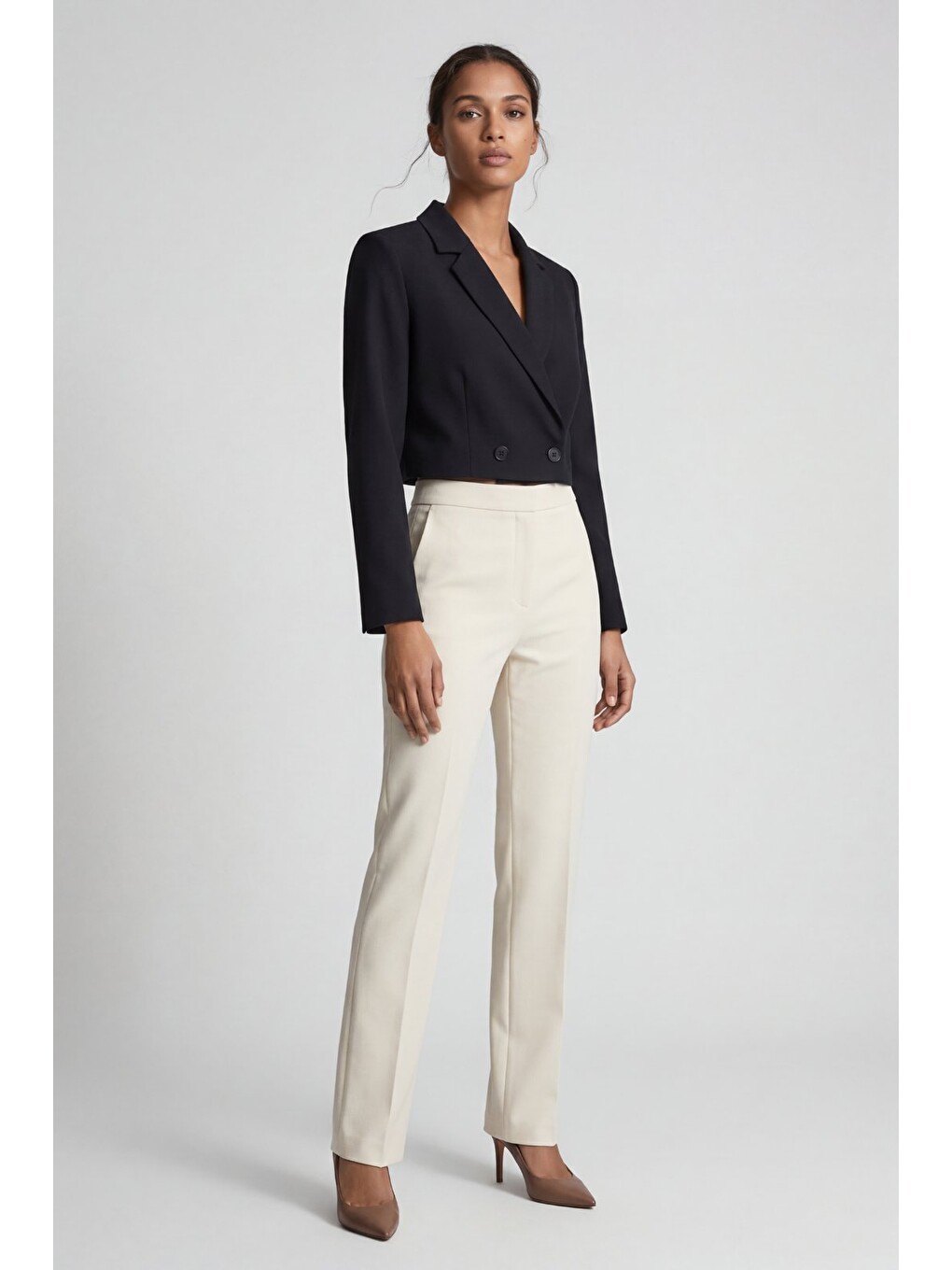Siyah Kadın Regular Fit Çift Düğme Detaylı Crop Blazer Ceket – Modern Tasarım-5