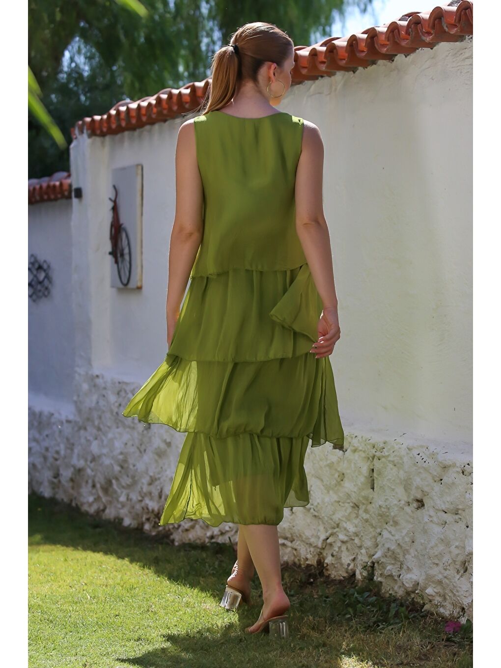 İtalyan Fıstık Yeşili Havuz Yaka Kolsuz Astarlı Katlı Casual İpek Dokuma Elbise 125 55-1