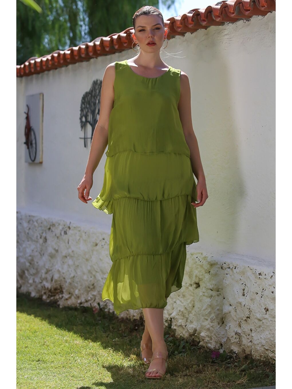 İtalyan Fıstık Yeşili Havuz Yaka Kolsuz Astarlı Katlı Casual İpek Dokuma Elbise 125 55-2