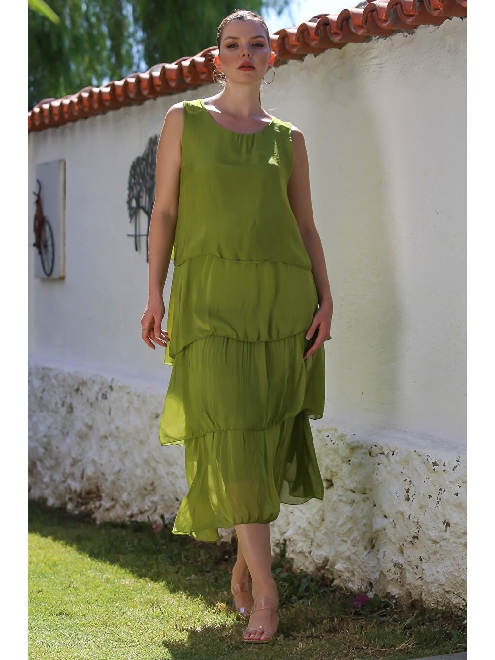 İtalyan Fıstık Yeşili Havuz Yaka Kolsuz Astarlı Katlı Casual İpek Dokuma Elbise 125 55-3