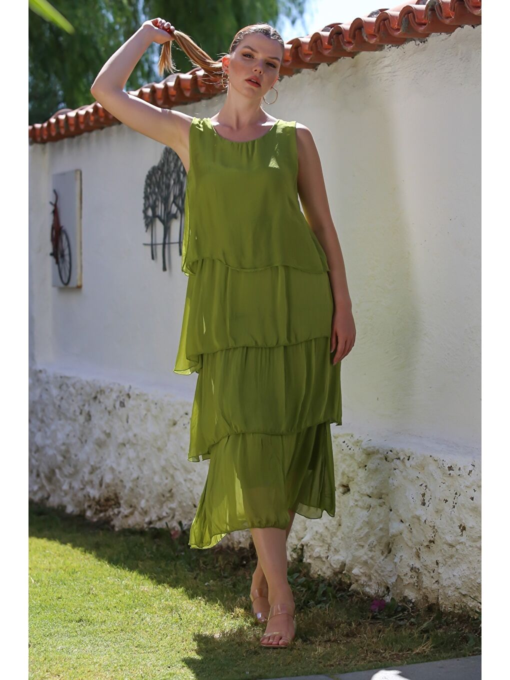 İtalyan Fıstık Yeşili Havuz Yaka Kolsuz Astarlı Katlı Casual İpek Dokuma Elbise 125 55-4