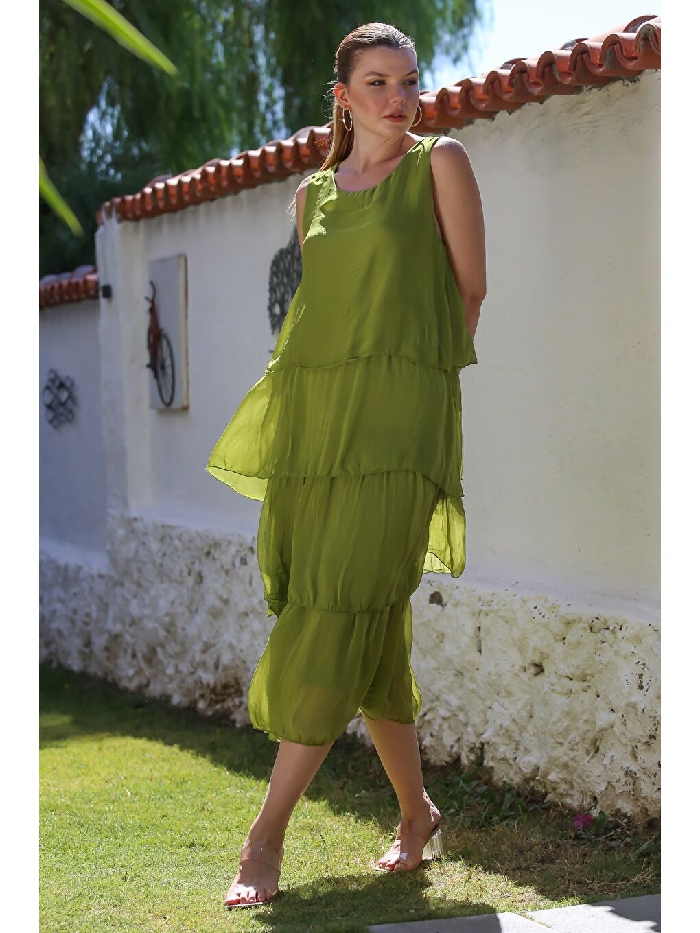 İtalyan Fıstık Yeşili Havuz Yaka Kolsuz Astarlı Katlı Casual İpek Dokuma Elbise 125 55-6