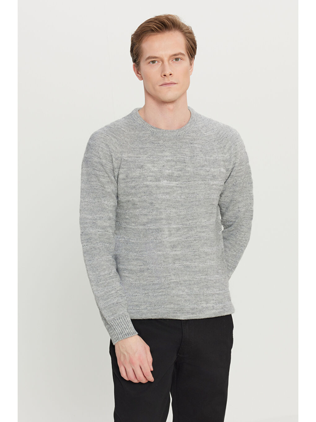 Erkek Gri Melanj Standart Fit Normal Kesim Bisiklet Yaka Jakarlı Triko Kazak