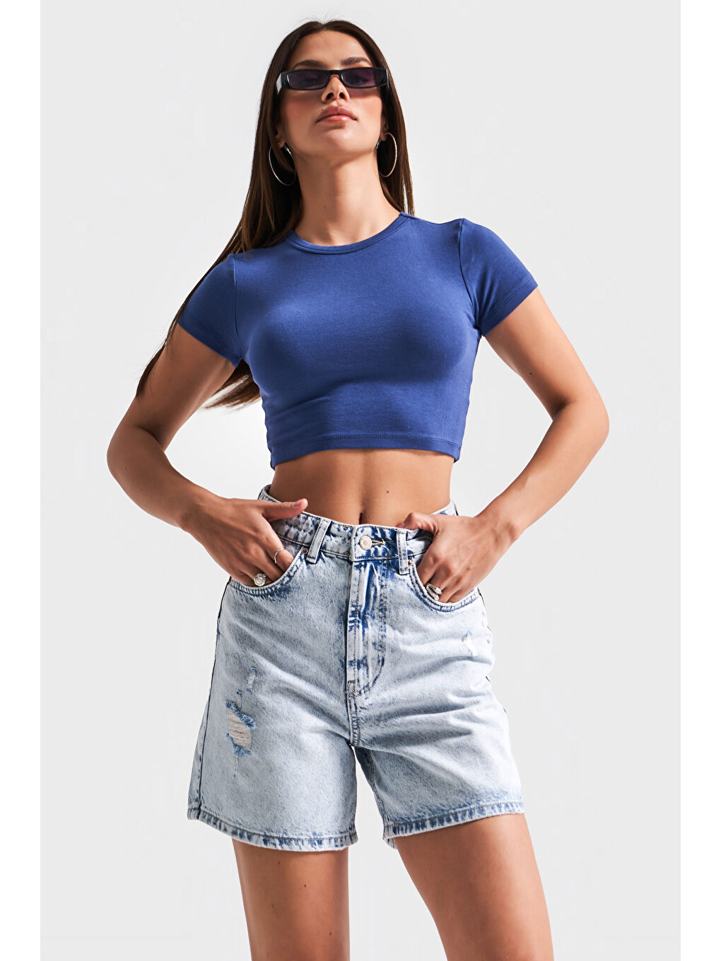 Kadın Mavi Renk 12s5 3 Mom Fit Midi Boy Lazer Detaylı Yırtık  100 Pamuk Denim Şort-1