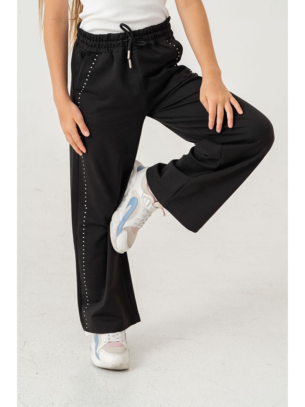 Siyah Sağ Sol Taş Baskılı Geniş Paçalı Kız Çocuk Eşofman Altı-6