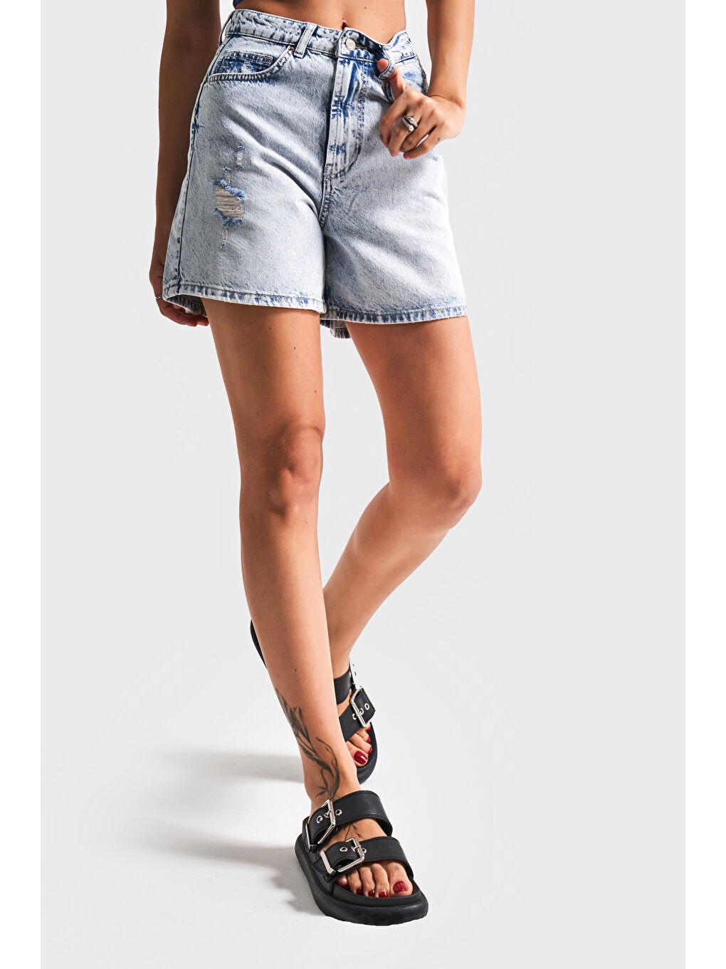 Kadın Mavi Renk 12s5 3 Mom Fit Midi Boy Lazer Detaylı Yırtık  100 Pamuk Denim Şort-2