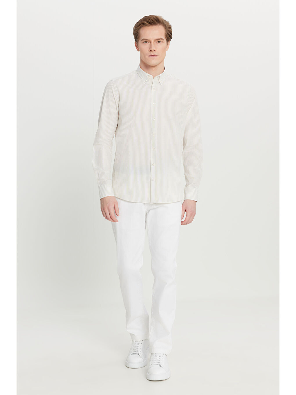 Erkek Beyaz-Bej Pamuklu Tailored Slim Fit Dar Kesim Düğmeli Klasik Yaka Çizgili Gömlek-1