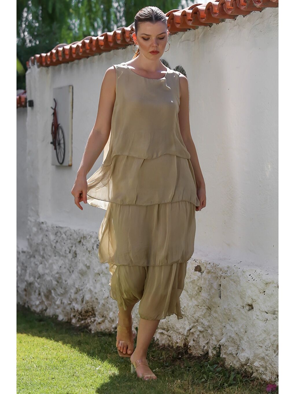 Bej İtalyan Vizon Havuz Yaka Kolsuz Astarlı Katlı Casual İpek Dokuma Elbise 125 55-2