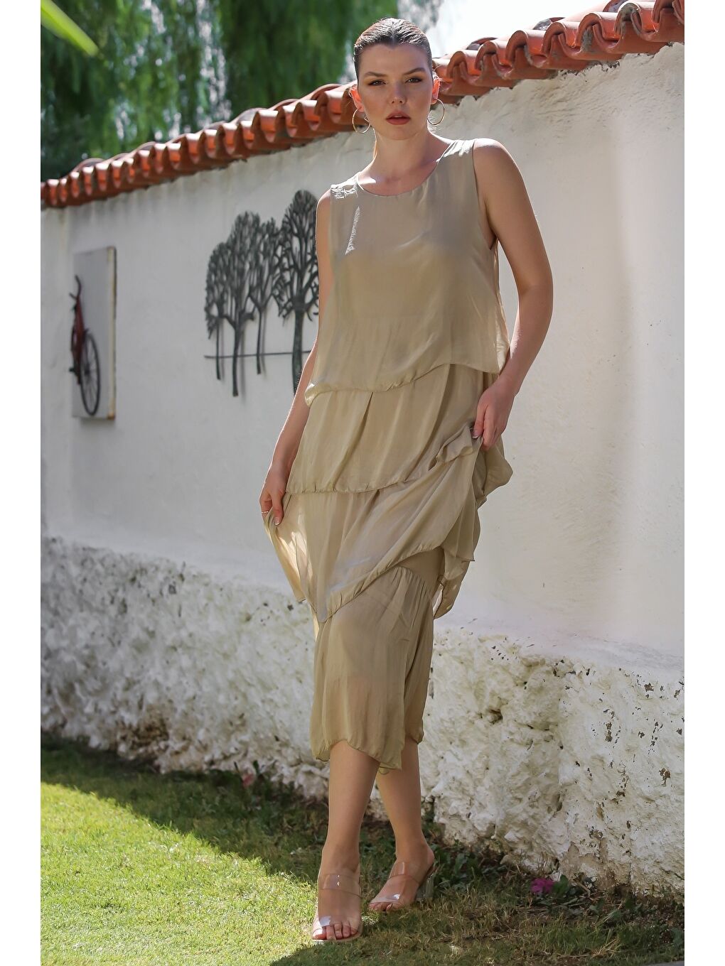 Bej İtalyan Vizon Havuz Yaka Kolsuz Astarlı Katlı Casual İpek Dokuma Elbise 125 55-3