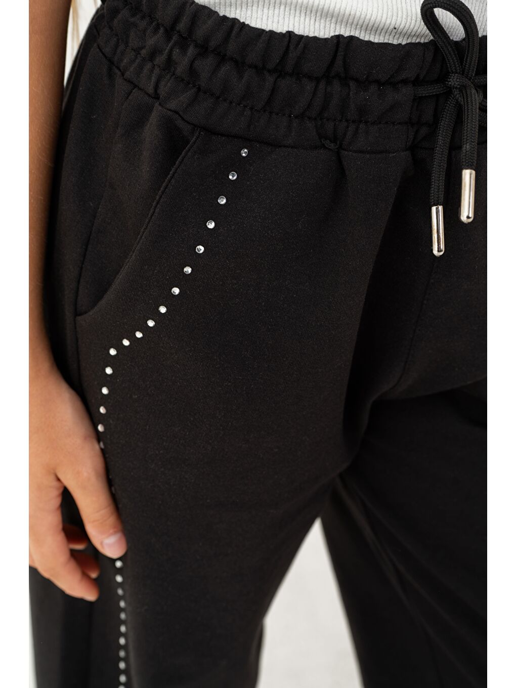 Siyah Sağ Sol Taş Baskılı Geniş Paçalı Kız Çocuk Eşofman Altı-7