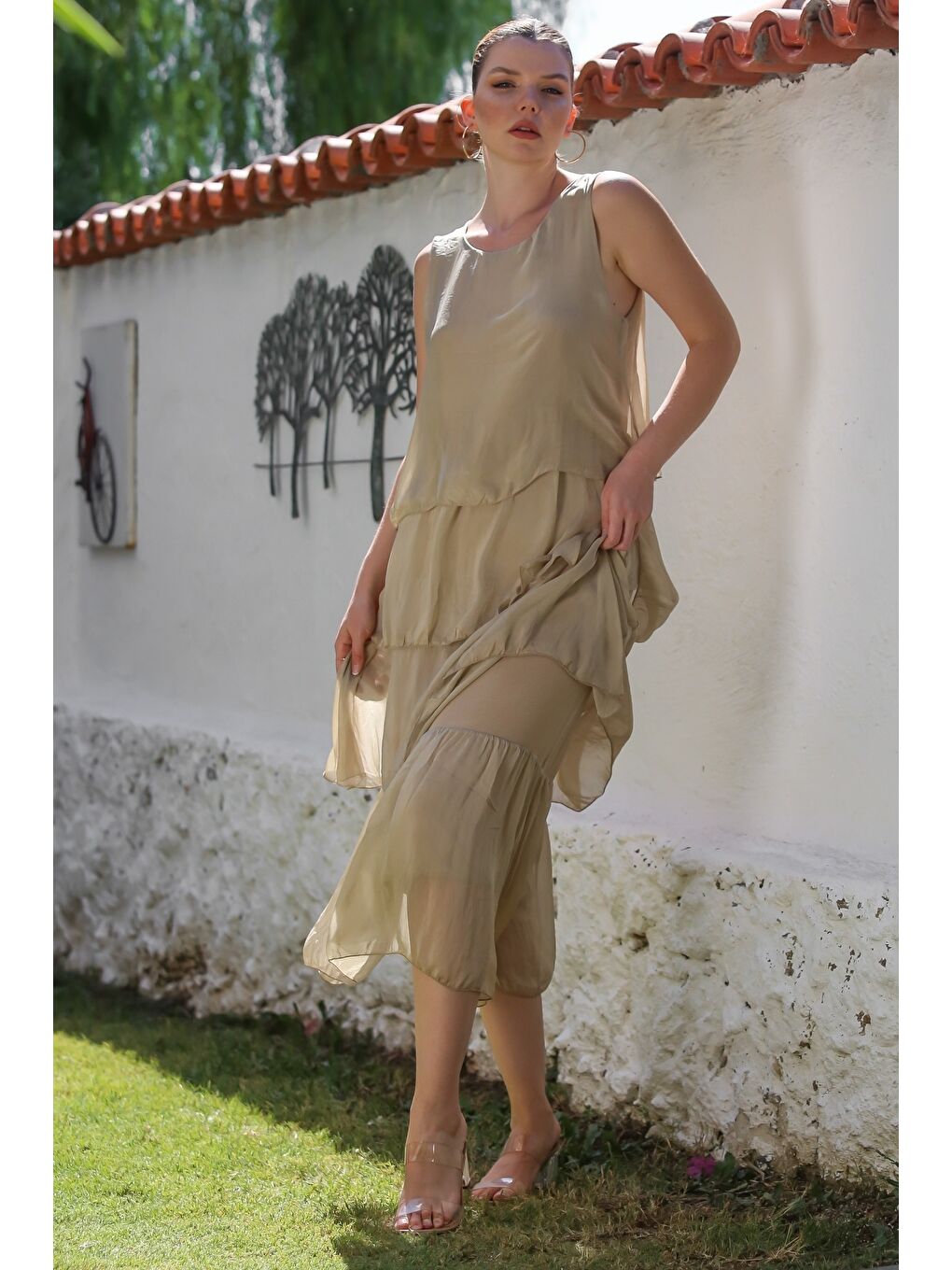 Bej İtalyan Vizon Havuz Yaka Kolsuz Astarlı Katlı Casual İpek Dokuma Elbise 125 55-4