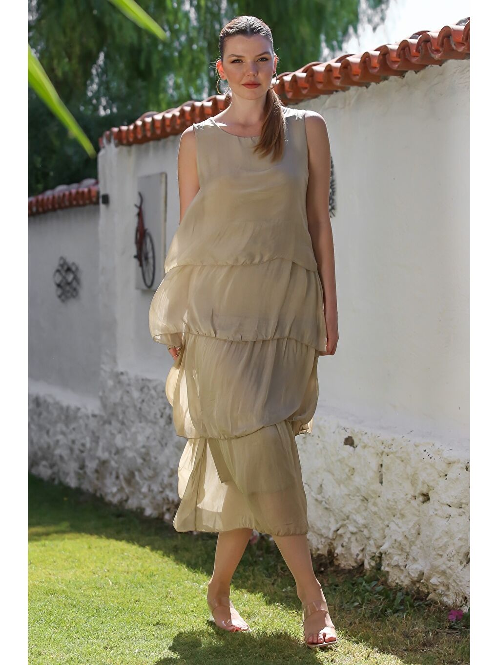 Bej İtalyan Vizon Havuz Yaka Kolsuz Astarlı Katlı Casual İpek Dokuma Elbise 125 55-6