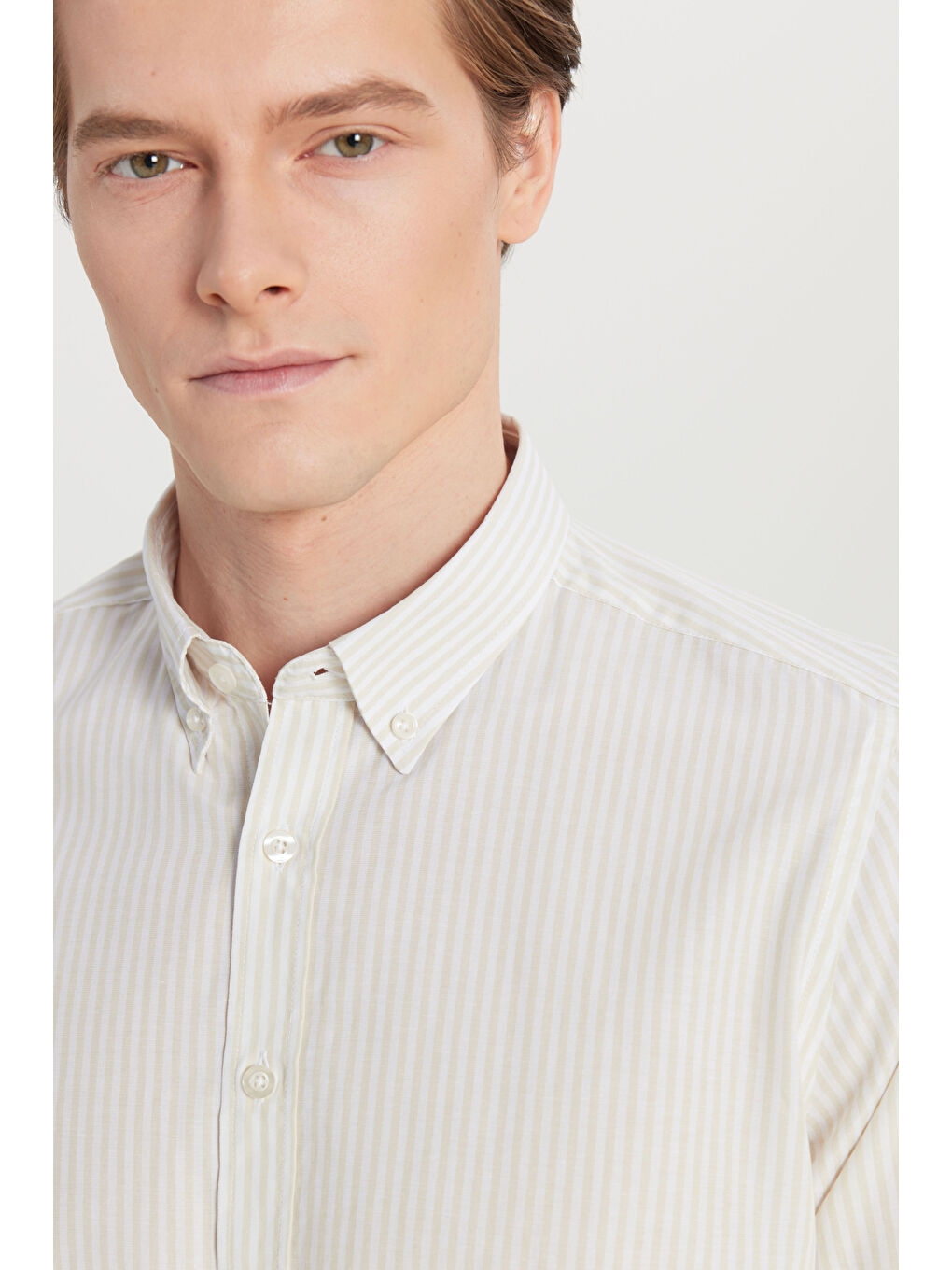 Erkek Beyaz-Bej Pamuklu Tailored Slim Fit Dar Kesim Düğmeli Klasik Yaka Çizgili Gömlek-3