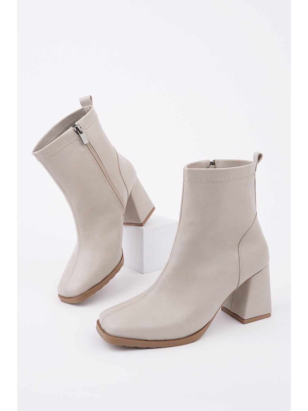 Bej LUCİE Küt Burun Kalın Topuklu Fermuarlı Kadın Bot-1