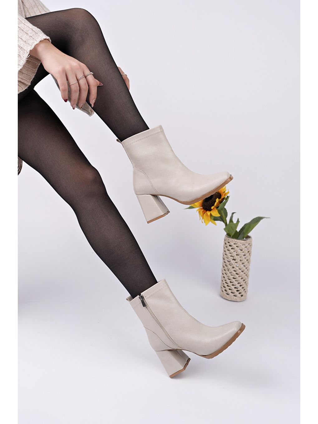 Bej LUCİE Küt Burun Kalın Topuklu Fermuarlı Kadın Bot-4