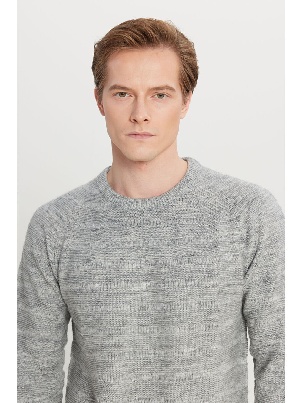 Erkek Gri Melanj Standart Fit Normal Kesim Bisiklet Yaka Jakarlı Triko Kazak-3