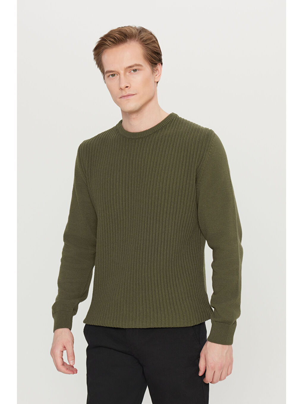 Erkek Haki Pamuklu Standart Fit Normal Kesim Bisiklet Yaka Jakarlı Triko Kazak