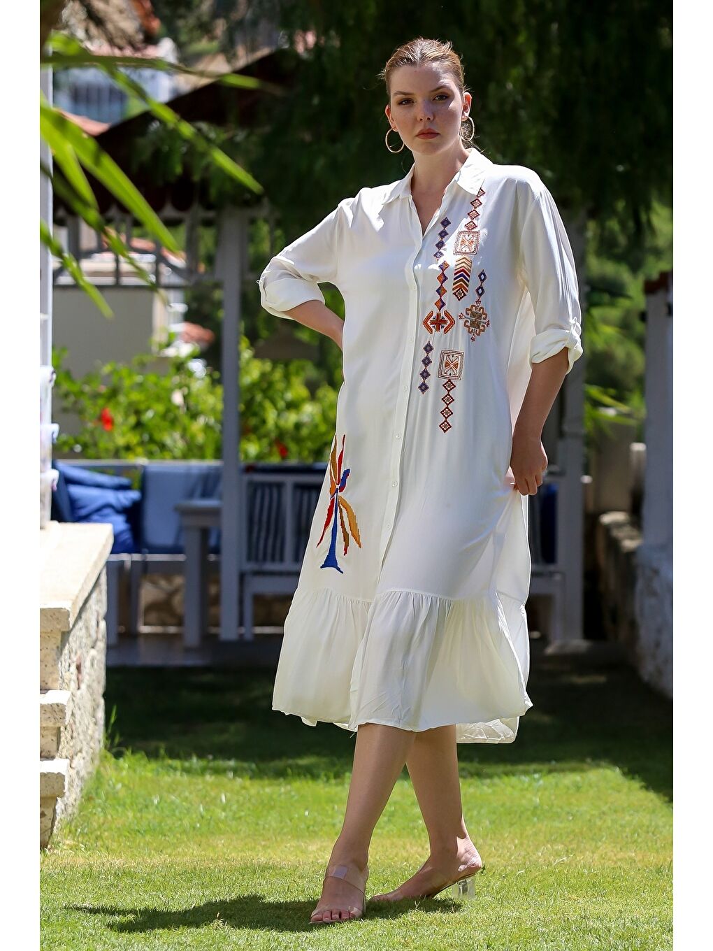 Beyaz Gömlek Yaka Düğmeli Uzun Kollu Eteği Fırfırlı Nakışlı Casual Oversize Dokuma Elbise 120 65