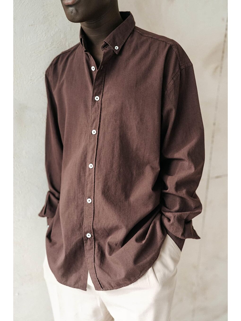 Erkek Relax Fit Rahat Kesim İnce %100 Pamuk Gömlek Kahverengi-1