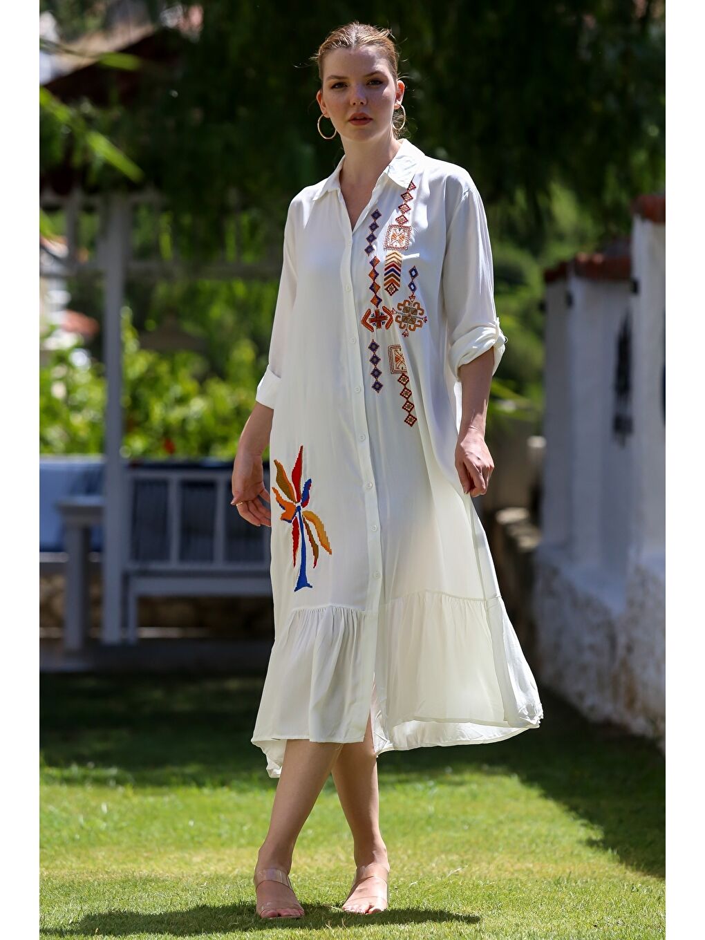 Beyaz Gömlek Yaka Düğmeli Uzun Kollu Eteği Fırfırlı Nakışlı Casual Oversize Dokuma Elbise 120 65-3