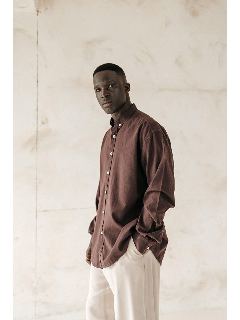 Erkek Relax Fit Rahat Kesim İnce %100 Pamuk Gömlek Kahverengi-2