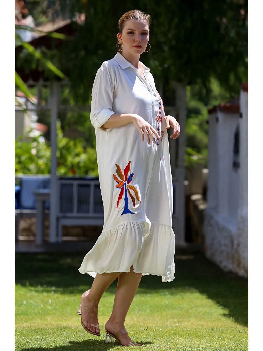 Beyaz Gömlek Yaka Düğmeli Uzun Kollu Eteği Fırfırlı Nakışlı Casual Oversize Dokuma Elbise 120 65-6