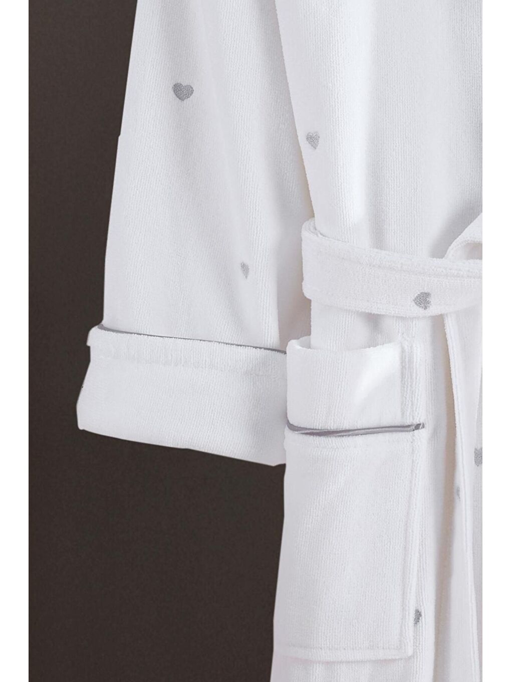 Beyaz Kalpli Nakışlı %100 Pamuk Love Serisi Bornoz-1