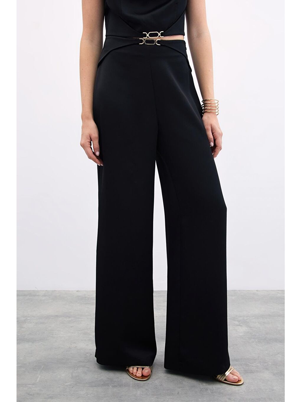 Bel Tokalı Saten Pantolon - Siyah-4