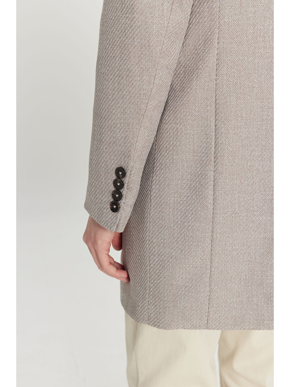 Erkek Bej Standart Fit Normal Kesim Mono Yaka Armürlü Kapak Cepli Palto-4