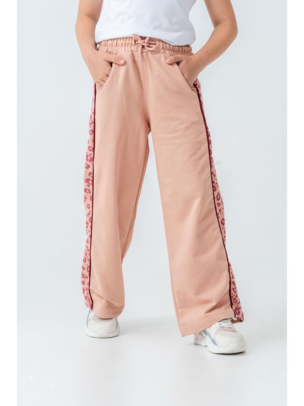 Pembe Yan İki Parça Boydan Baskılı Kız Çocuk Eşofman Altı-1