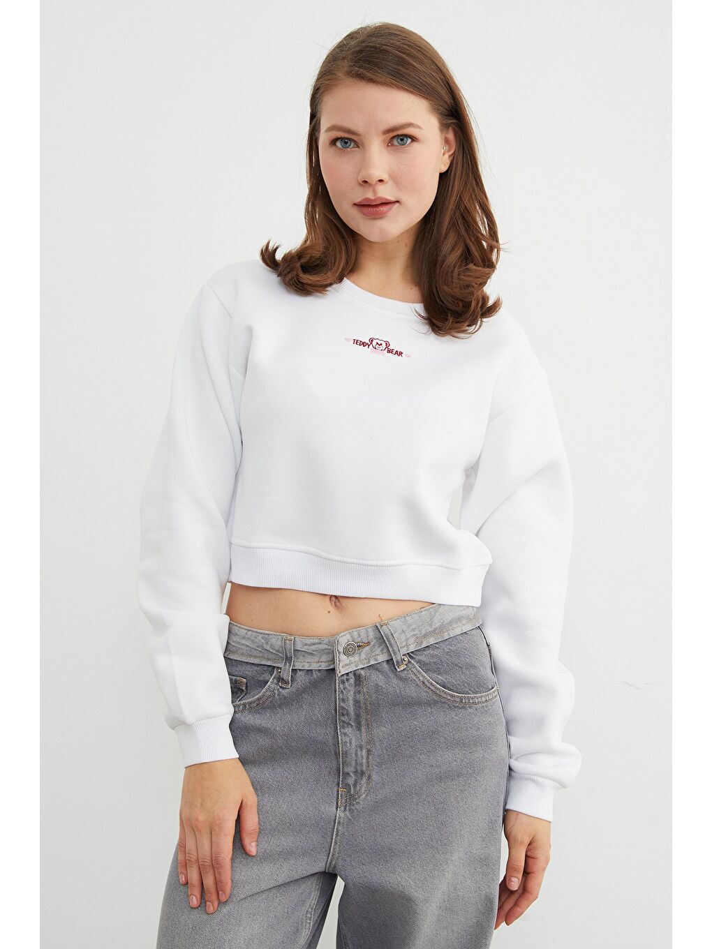 Beyaz 3 İplik Ayıcık Nakışlı Crop Sweatshirt
