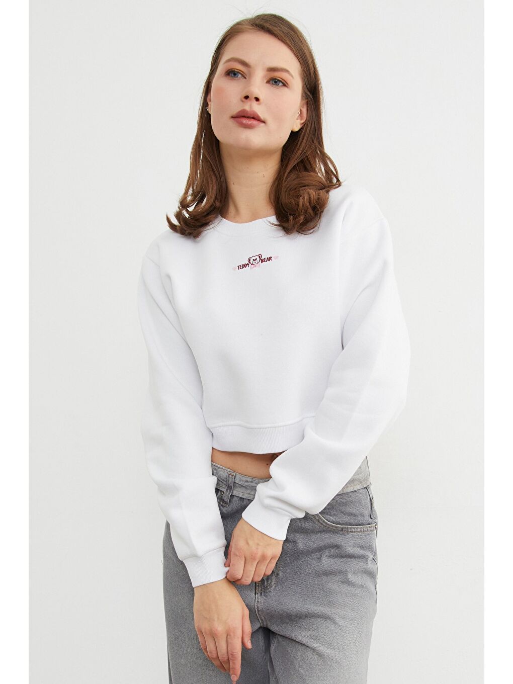 Beyaz 3 İplik Ayıcık Nakışlı Crop Sweatshirt-1