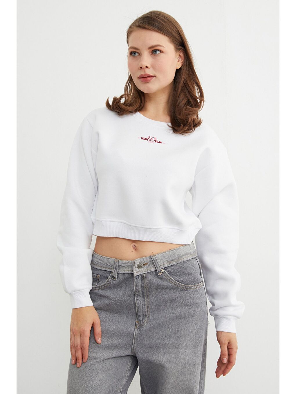 Beyaz 3 İplik Ayıcık Nakışlı Crop Sweatshirt-2