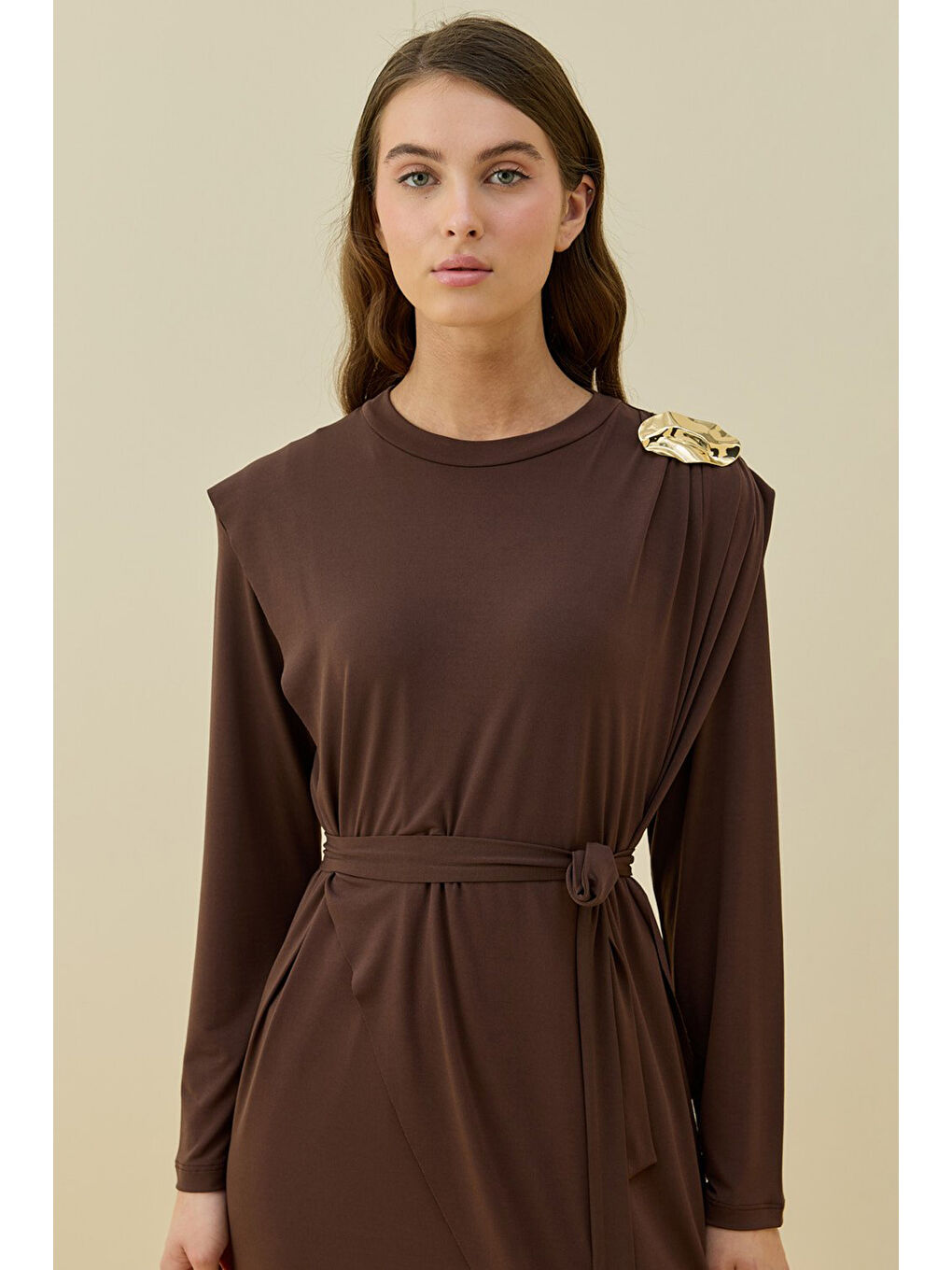 Çıkarılabilir Broş Detay Kuşaklı Doha Elbise 1654 Kahverengi-3