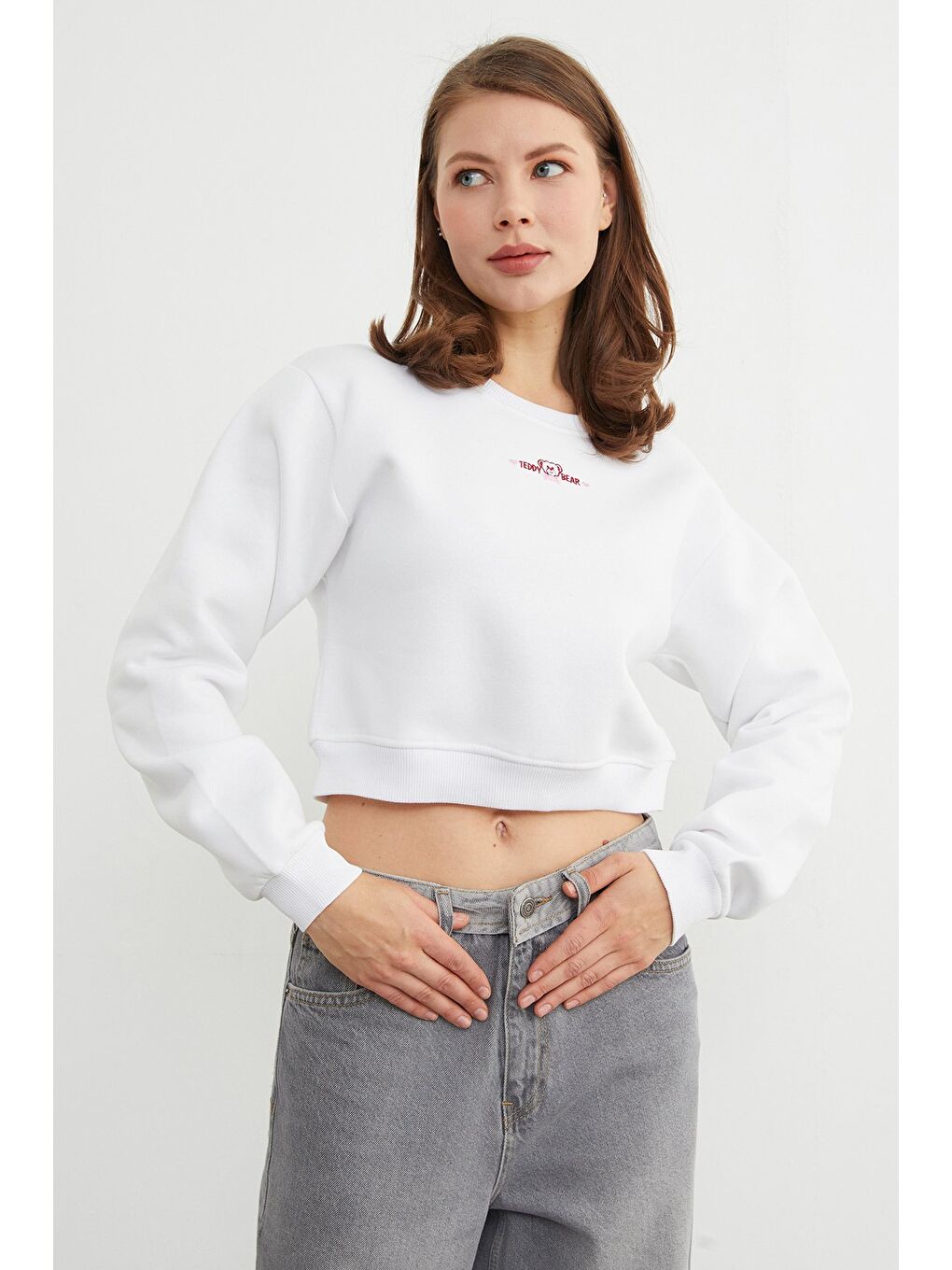 Beyaz 3 İplik Ayıcık Nakışlı Crop Sweatshirt-3