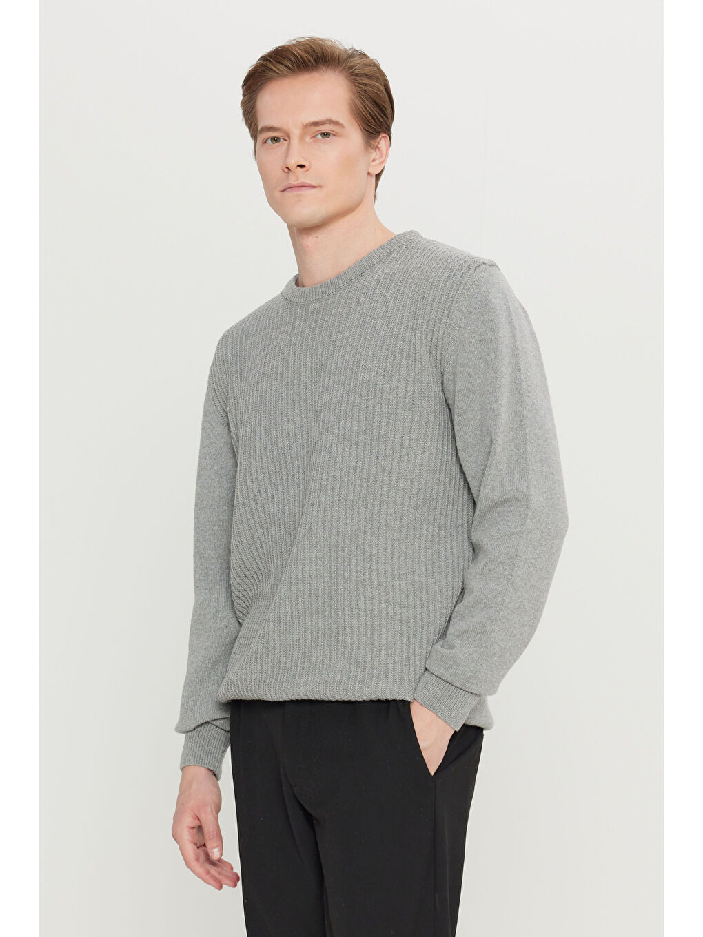 Erkek Gri Melanj Pamuklu Standart Fit Normal Kesim Bisiklet Yaka Jakarlı Triko Kazak-2