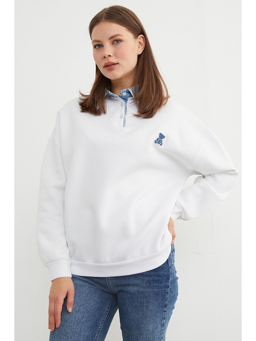 Beyaz 3 İplik Ayıcık Nakışlı Polo Yaka Denim Detaylı Sweatshirt