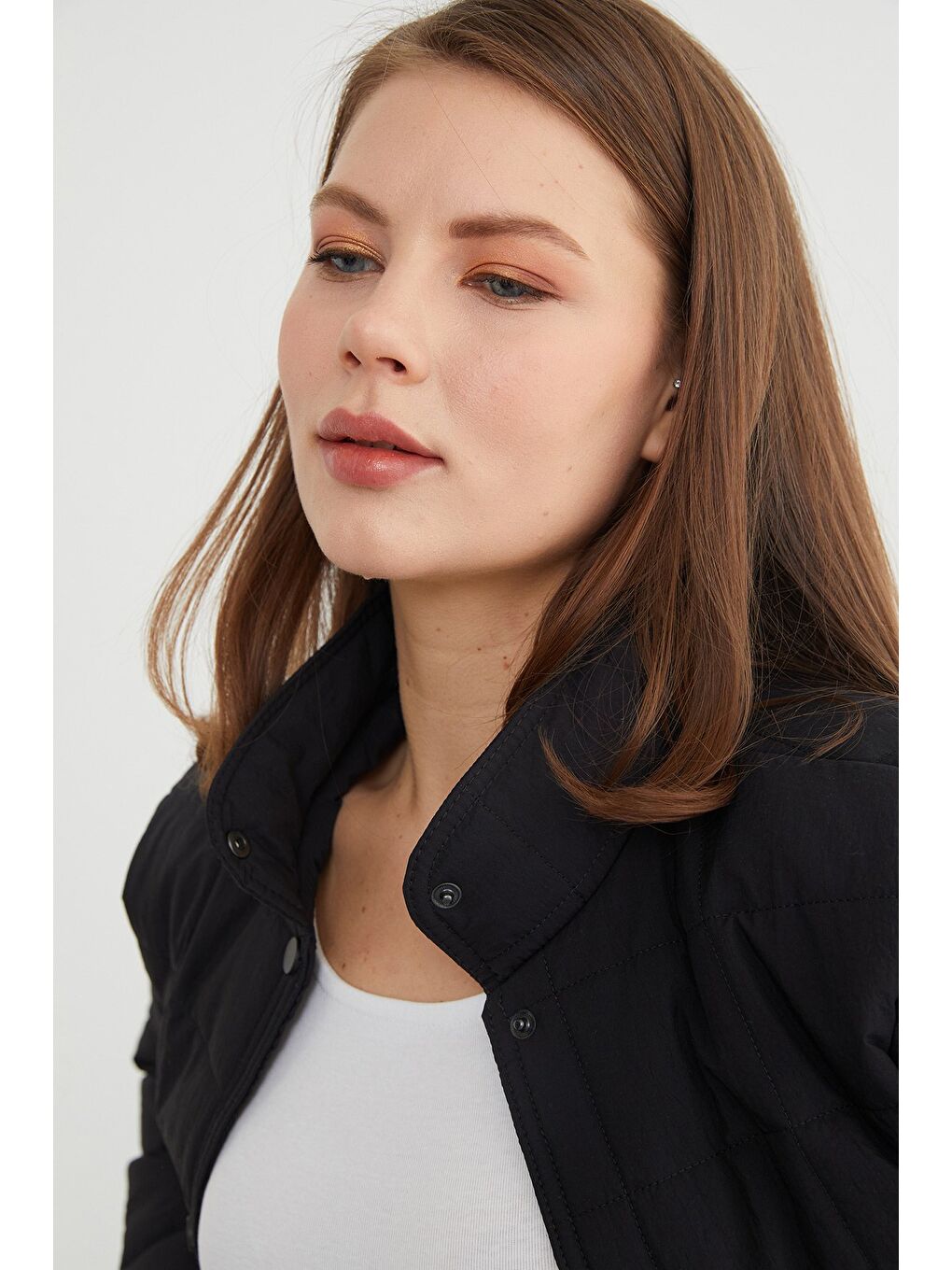 Siyah Kare Kapitone Desen Dik Yaka Mont-4