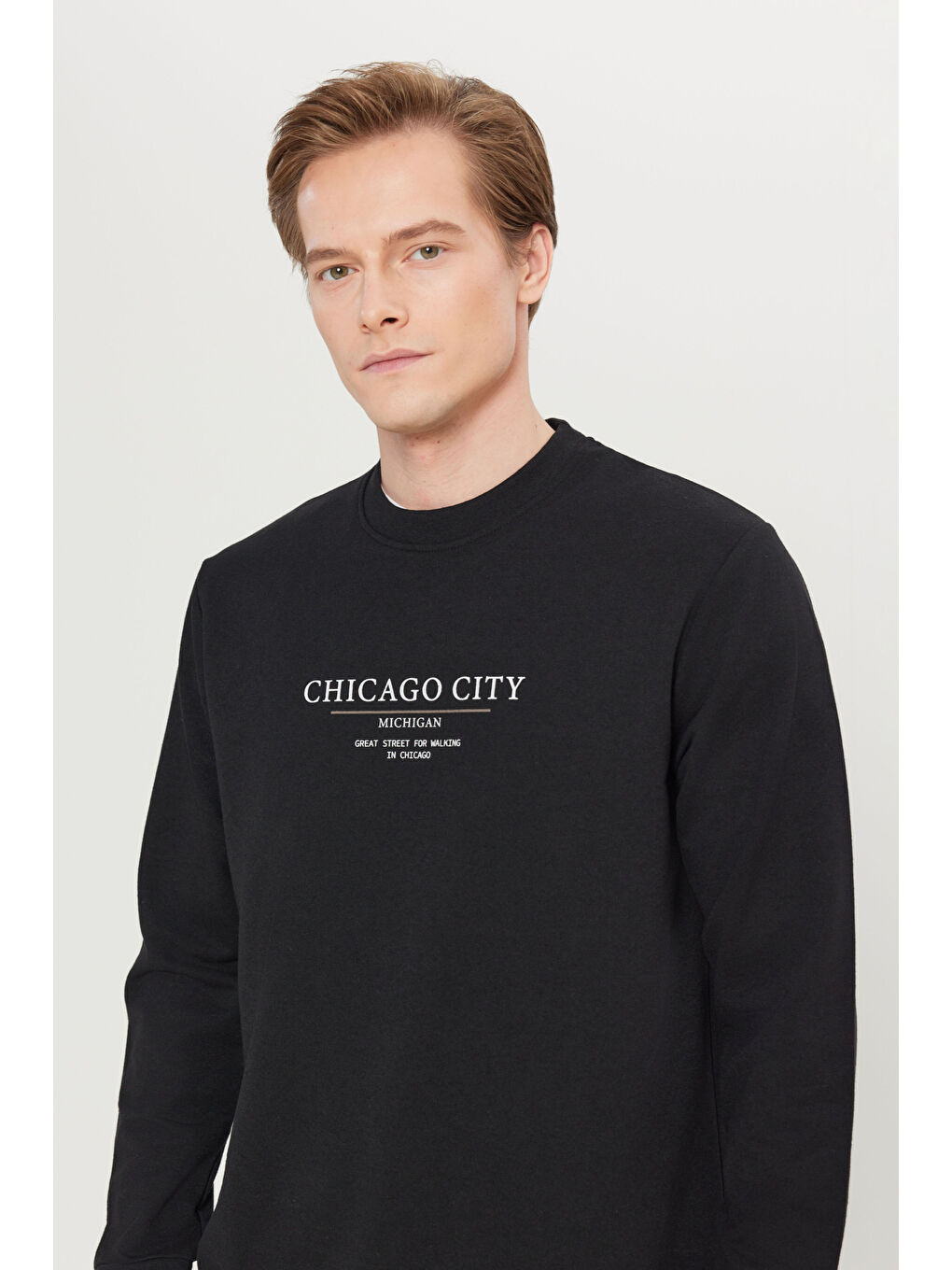 Erkek Siyah 2 İplik Pamuklu Standart Fit Normal Kesim Bisiklet Yaka Sweatshirt-3