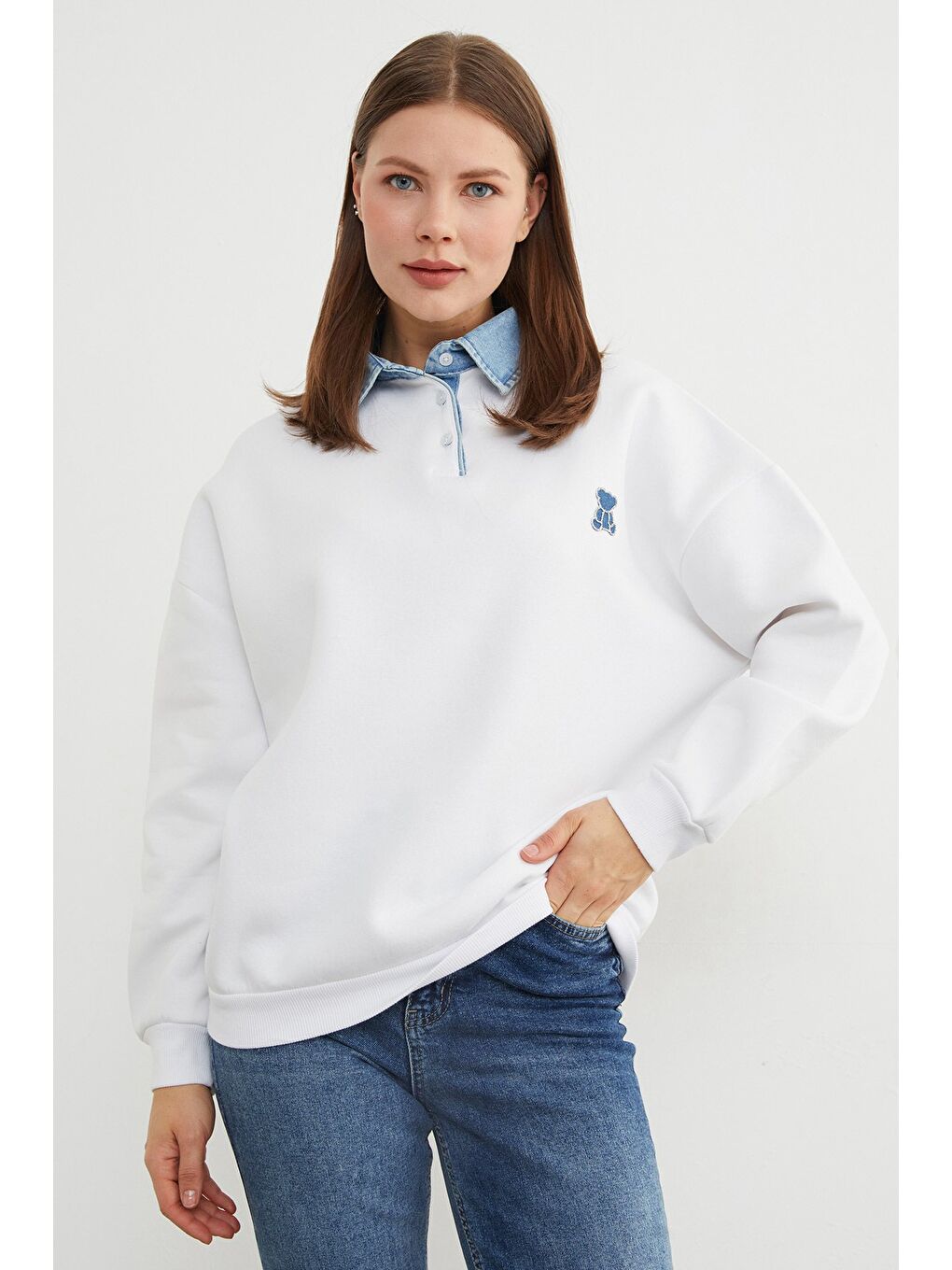 Beyaz 3 İplik Ayıcık Nakışlı Polo Yaka Denim Detaylı Sweatshirt-1