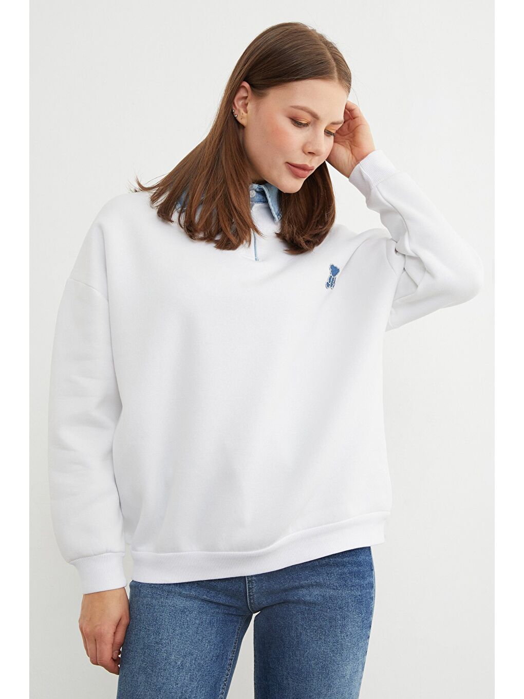 Beyaz 3 İplik Ayıcık Nakışlı Polo Yaka Denim Detaylı Sweatshirt-3