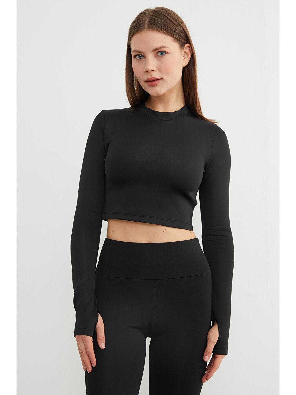 Siyah Basic Bisiklet Yaka Parmak Geçmeli Crop Bluz-2