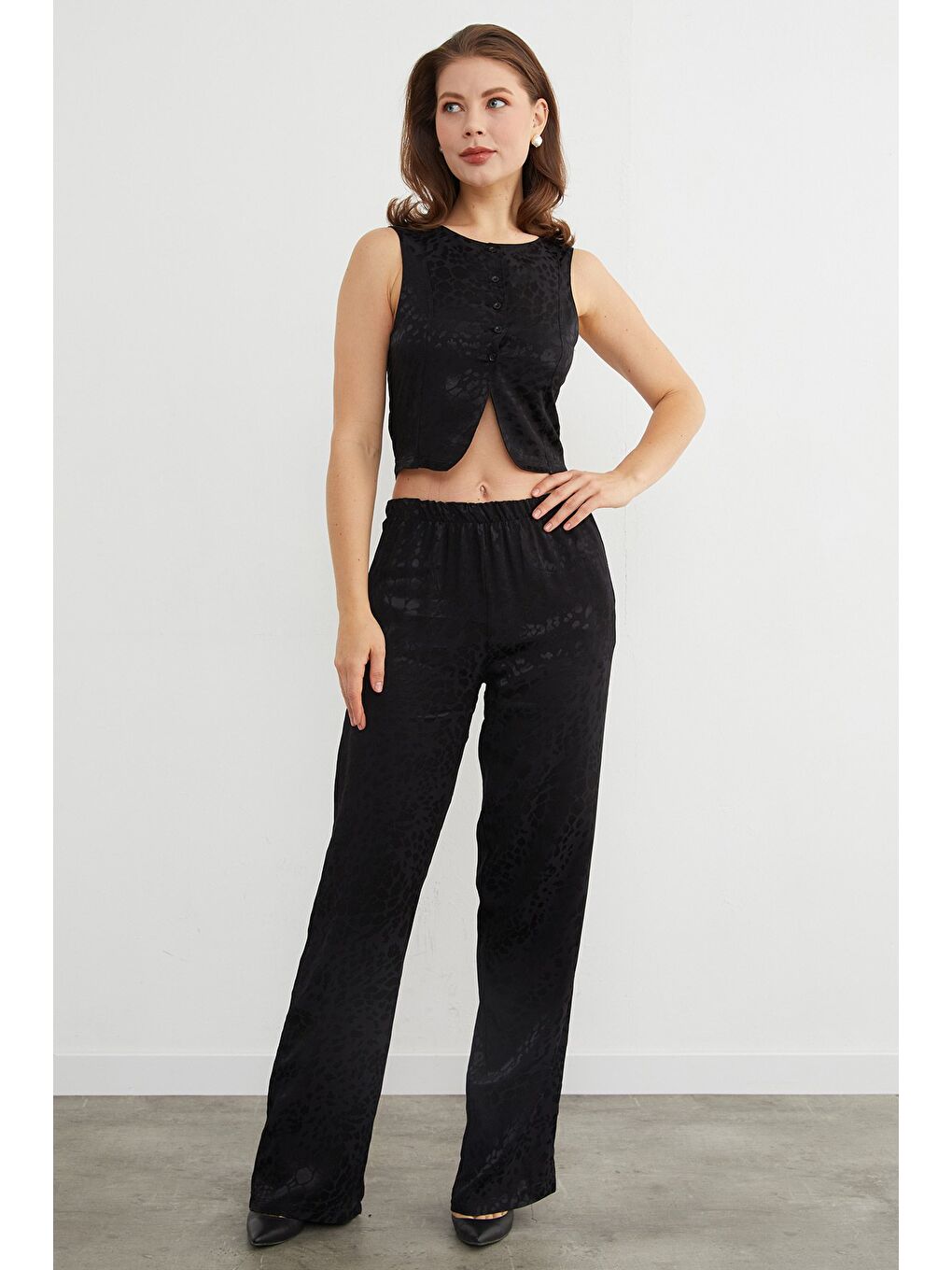 Siyah Leopar Desenli Saten Yelek Pantolon Takım