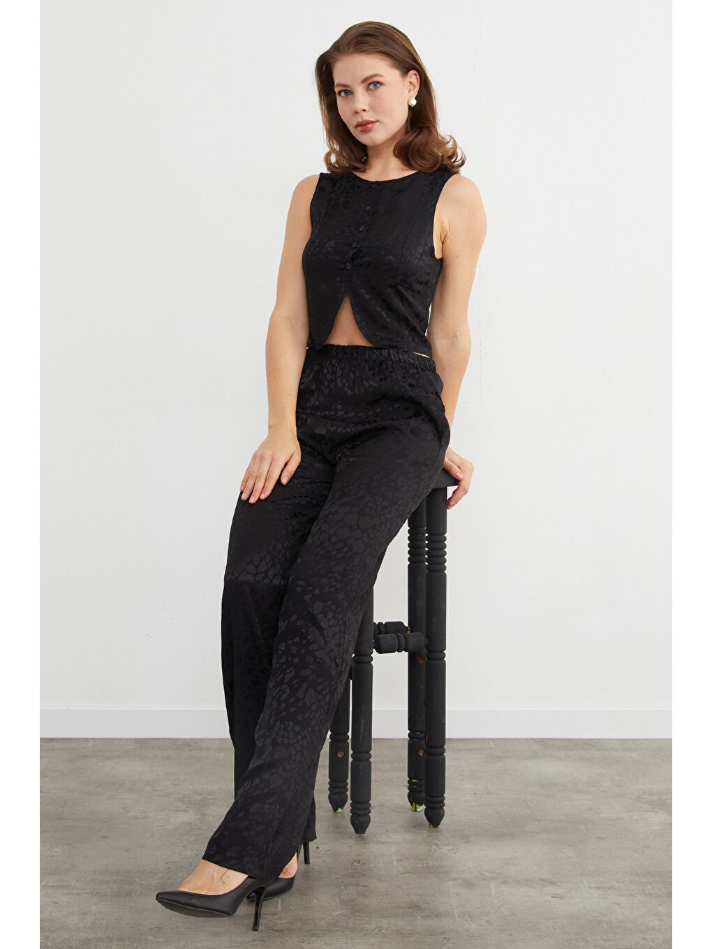 Siyah Leopar Desenli Saten Yelek Pantolon Takım-1