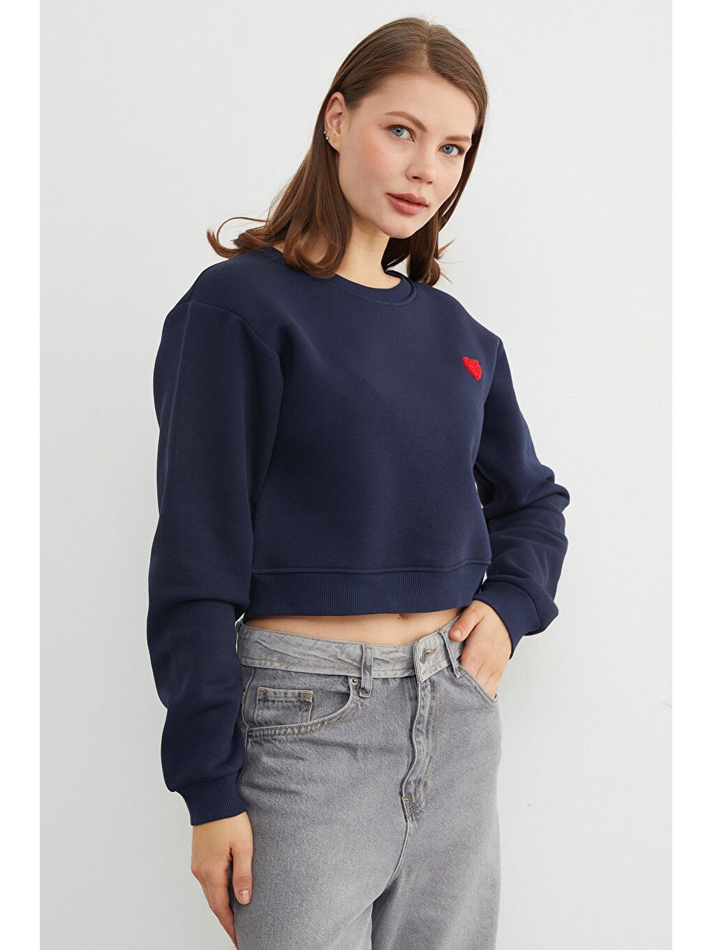 Lacivert 3 İplik Kalp Nakışlı Crop Sweatshirt-2