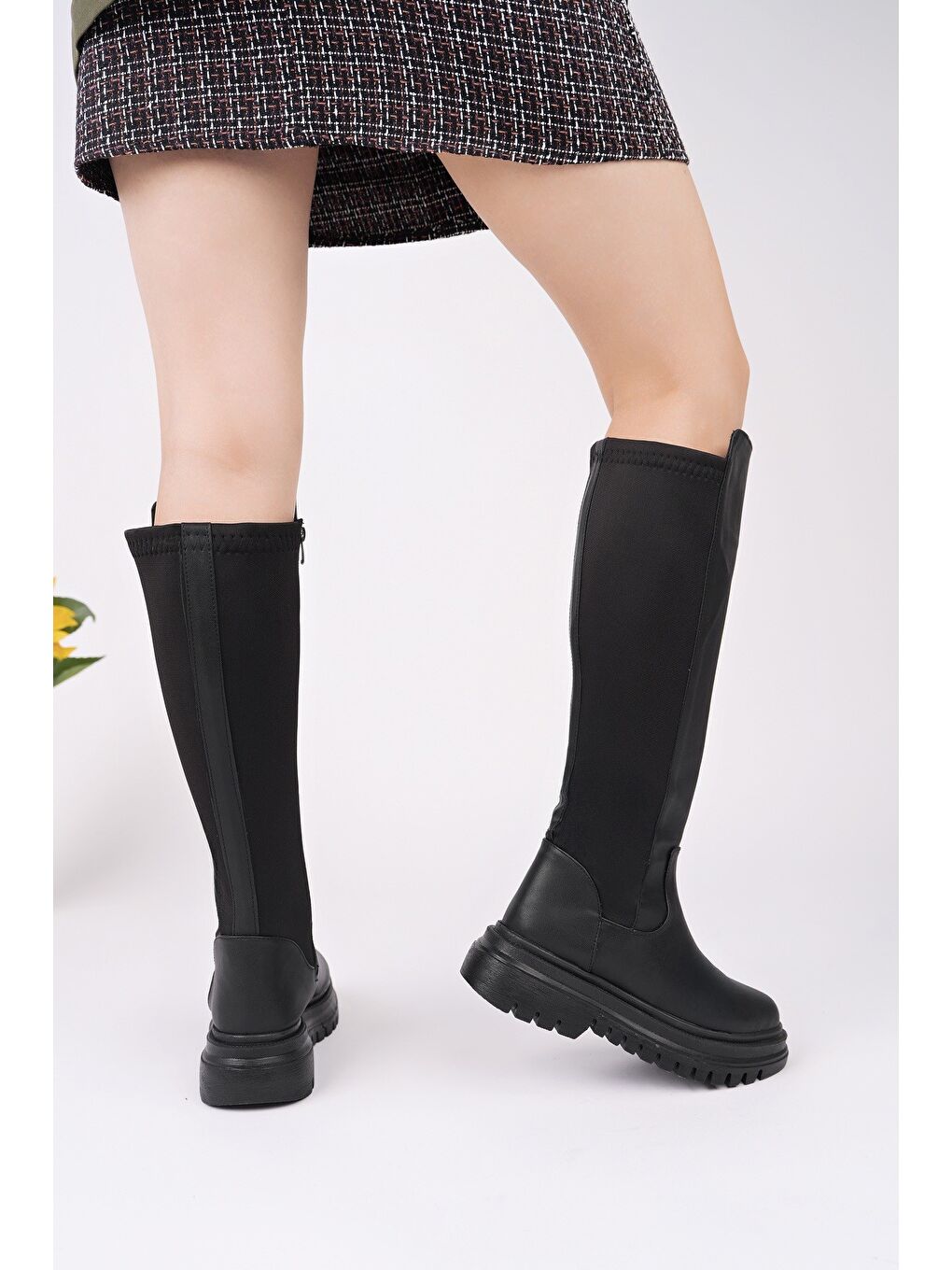 Siyah NEROX Kalın Taban Streç Detaylı Fermuarlı Kadın Çizme-1