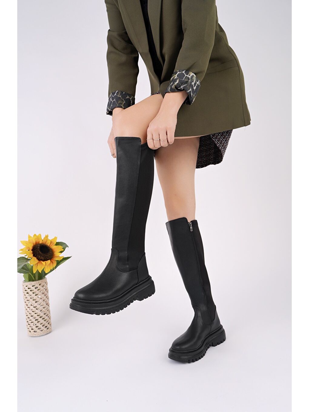 Siyah NEROX Kalın Taban Streç Detaylı Fermuarlı Kadın Çizme-3